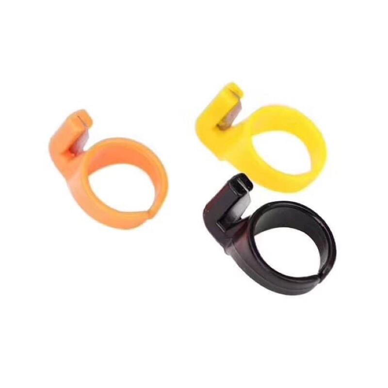 Nhẫn cắt chỉ tiện lợi sử dụng thay thế kéo bấm chỉ để cắt chỉ thừa
