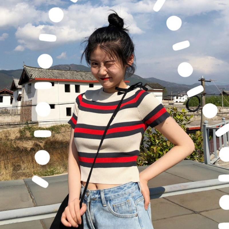 Áo thun tay ngắn hoạ tiết kẻ sọc thiết kế đơn giản dễ phối đồ