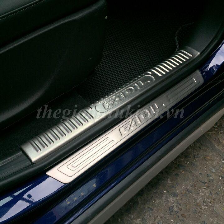 Bộ sản phẩm ỐP BẬC CỐP VÀ BẬC CỬA Inox xe Vinfast Fadil