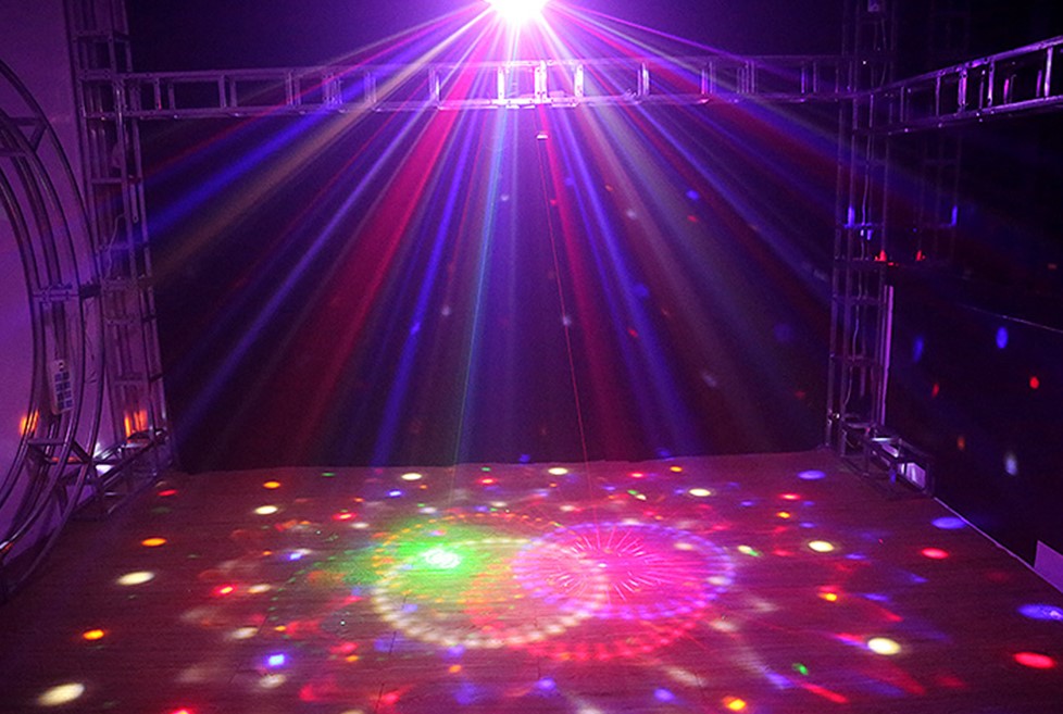 ĐÈN ĐĨA BAY LED + LASER - CHUYÊN DÙNG TRONG PHÒNG TRÀ , HÁT VỚI NHAU , DISCO , PARTY .