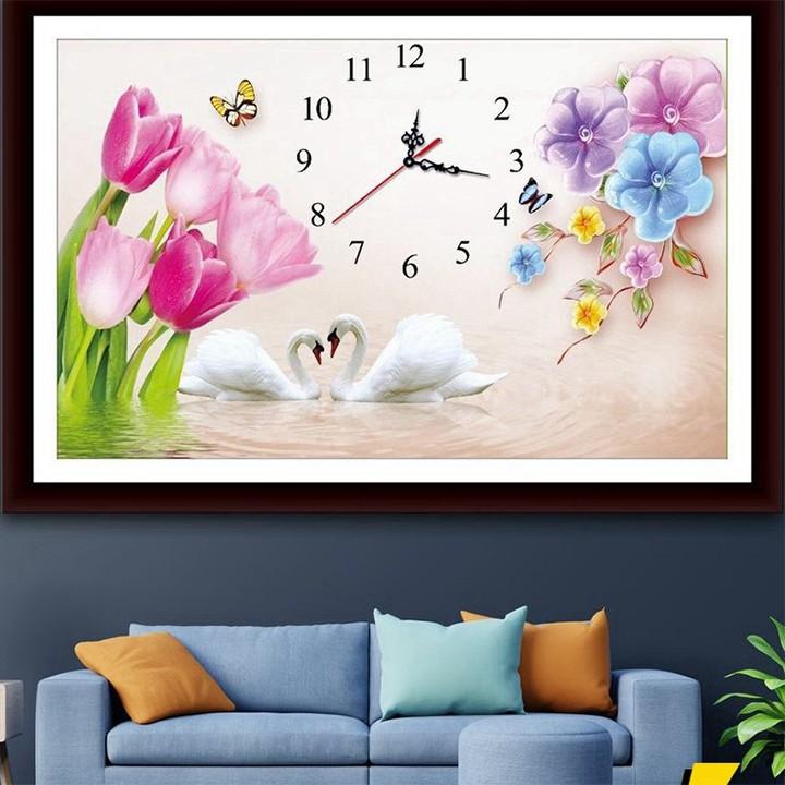 Tranh đá đồng hồ thiên nga hoa tulip VS066 - kích thước: 75 * 50cm.