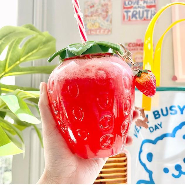 Ly dâu tây có ống hút và đồ trang trí hình dâu tây, ly nhựa cao cấp xinh xắn—500ml