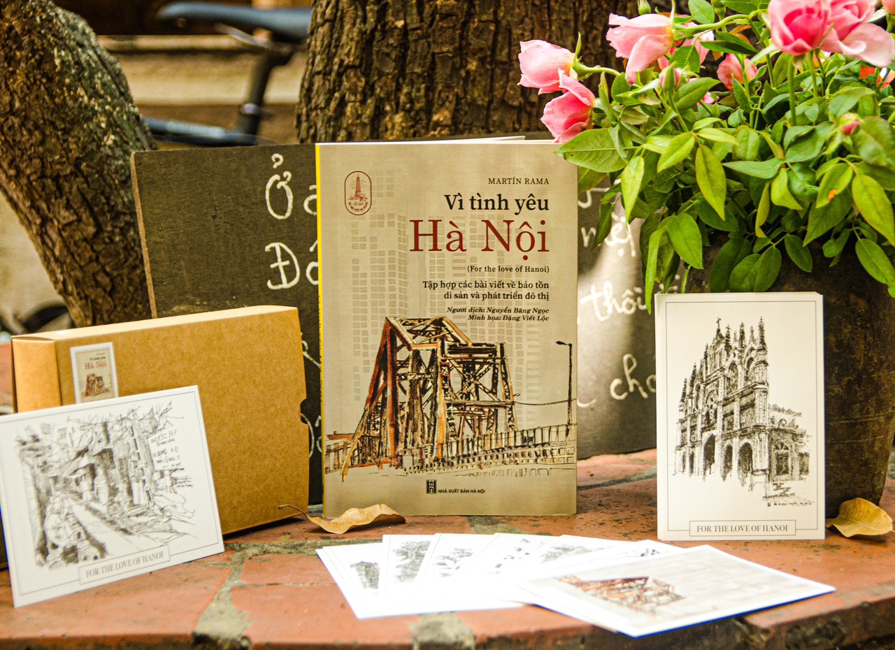 Combo Vì tình yêu Hà Nội + Postcard