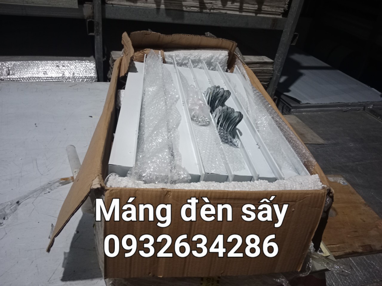 Máng đèn sấy phòng sơn