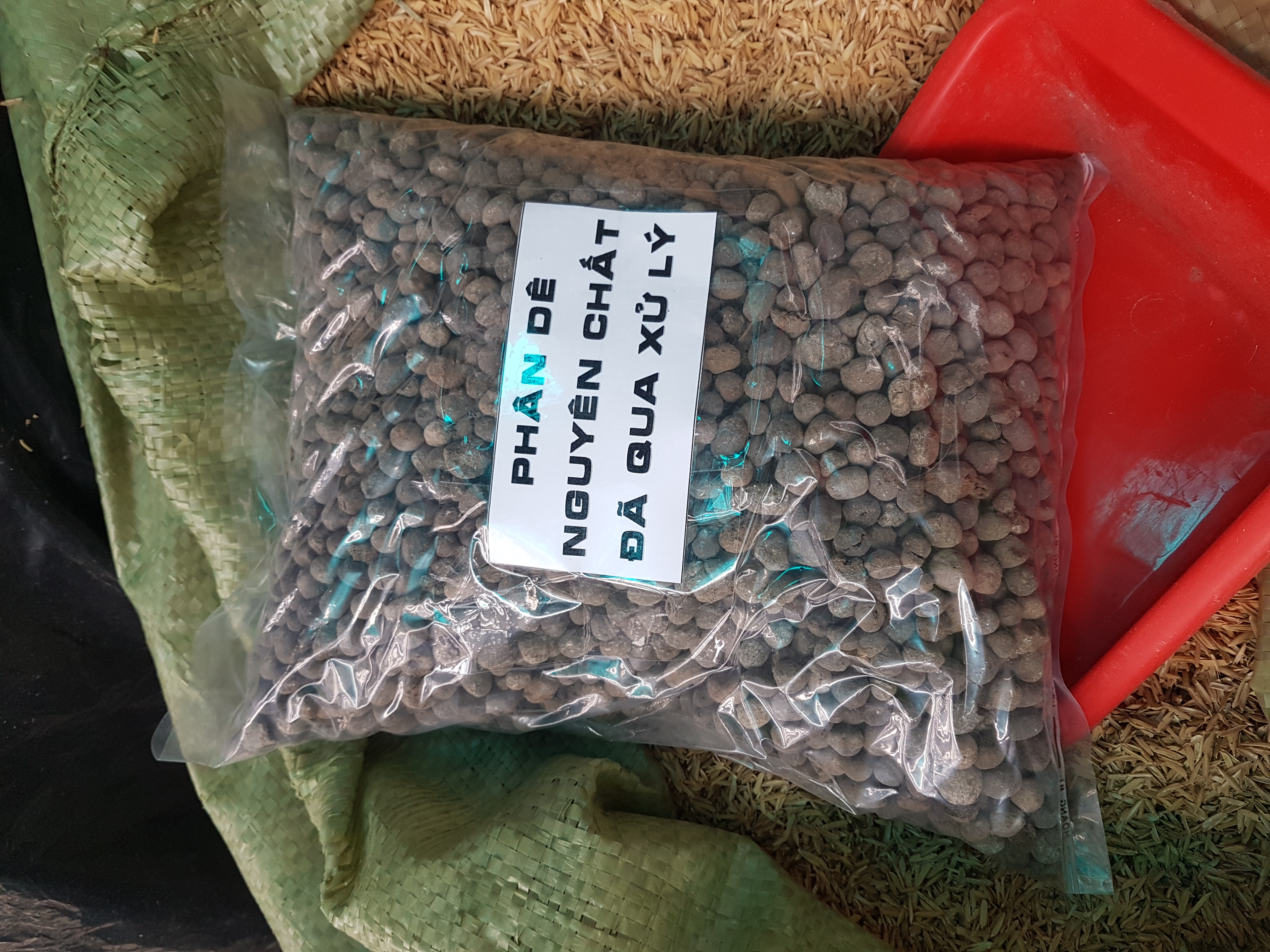 1kg Phân dê đã qua xử lý, khô ráo sạch sẽ dùng để bón cho hoa lan, hoa hồng, rau, cây ăn trái, phân bón lành tính không gây cháy rễ