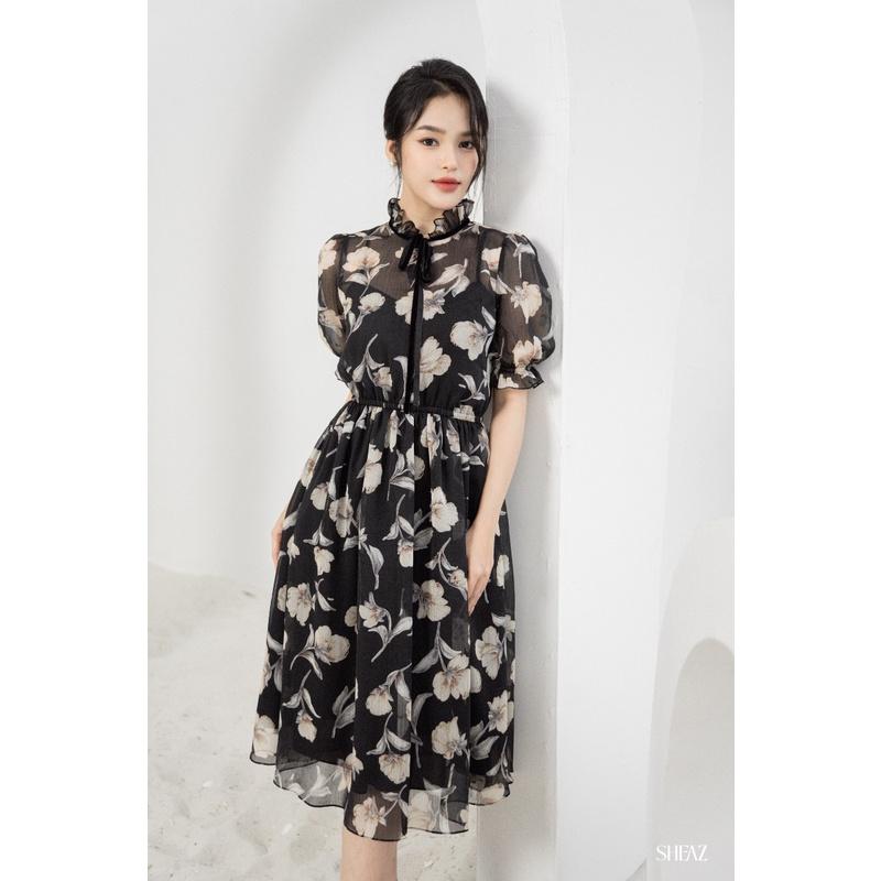 SHEAZ Đầm váy dạo phố tơ xước nền đen hoa trắng cổ dây tay bồng ngắn eo chun midi dài qua đầu gối phong cách Hàn Quốc