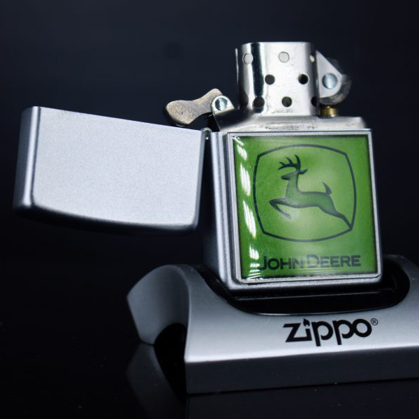 Bật Lửa Zippo 2006 - John Deere Emblem