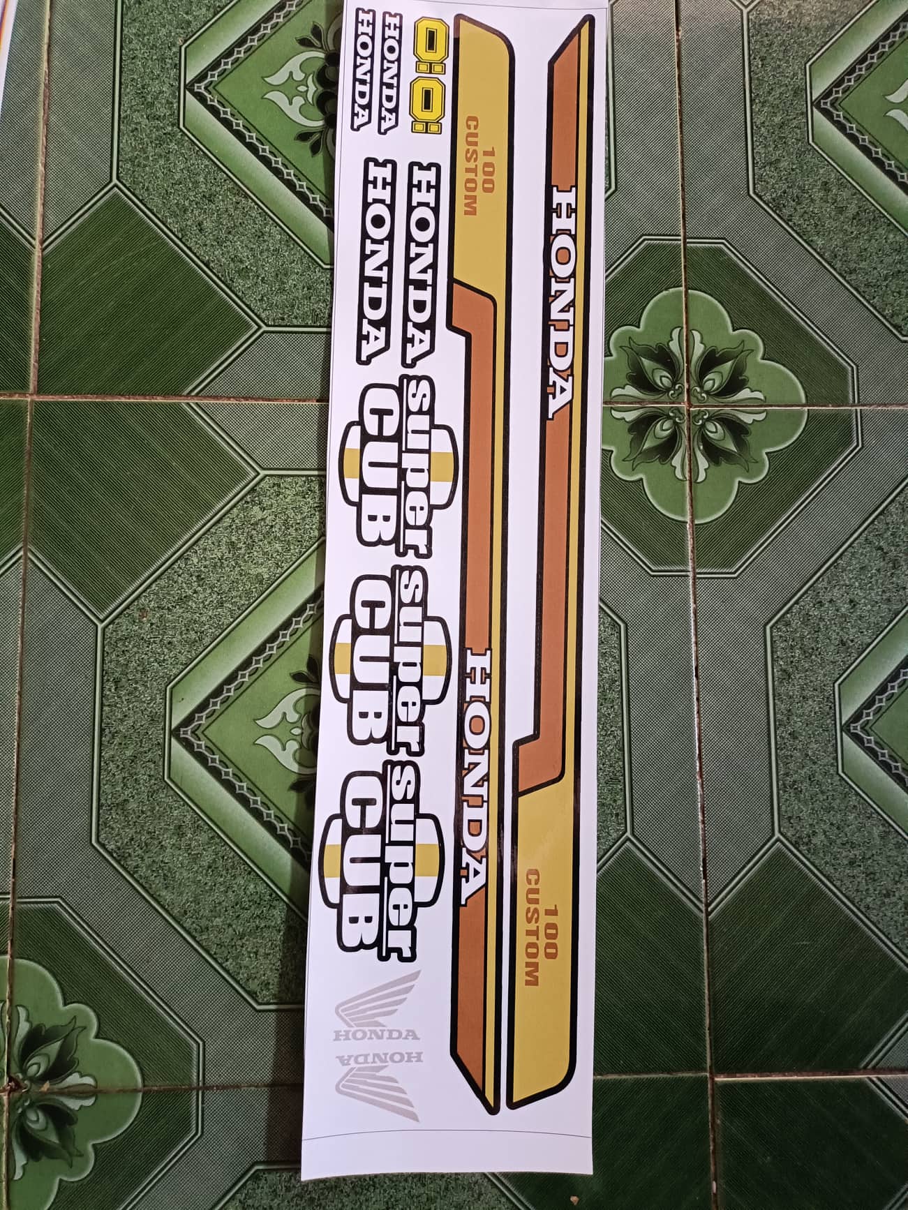 tem rời cub vàng đen
