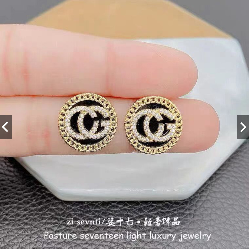 Bông Tai họa tiết chữ G đính kim cương giả nhân tạo thời trang Nhật Hàn sang trọng dành cho phái đẹp.