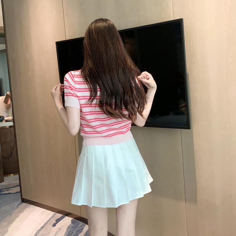 Áo len nữ Montoghi dệt kim Quảng Châu cổ phối nút họa tiết SỌC NGANG GỢN SÓNG thanh lịch và xinh xắn