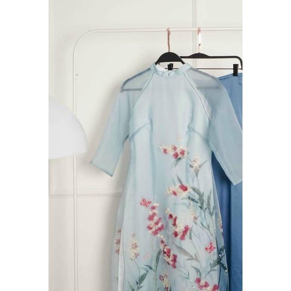 Áo dài cách tân tơ đính kết hoa màu xanh ngọc đẹp lạ chụp ảnh MS 04 .