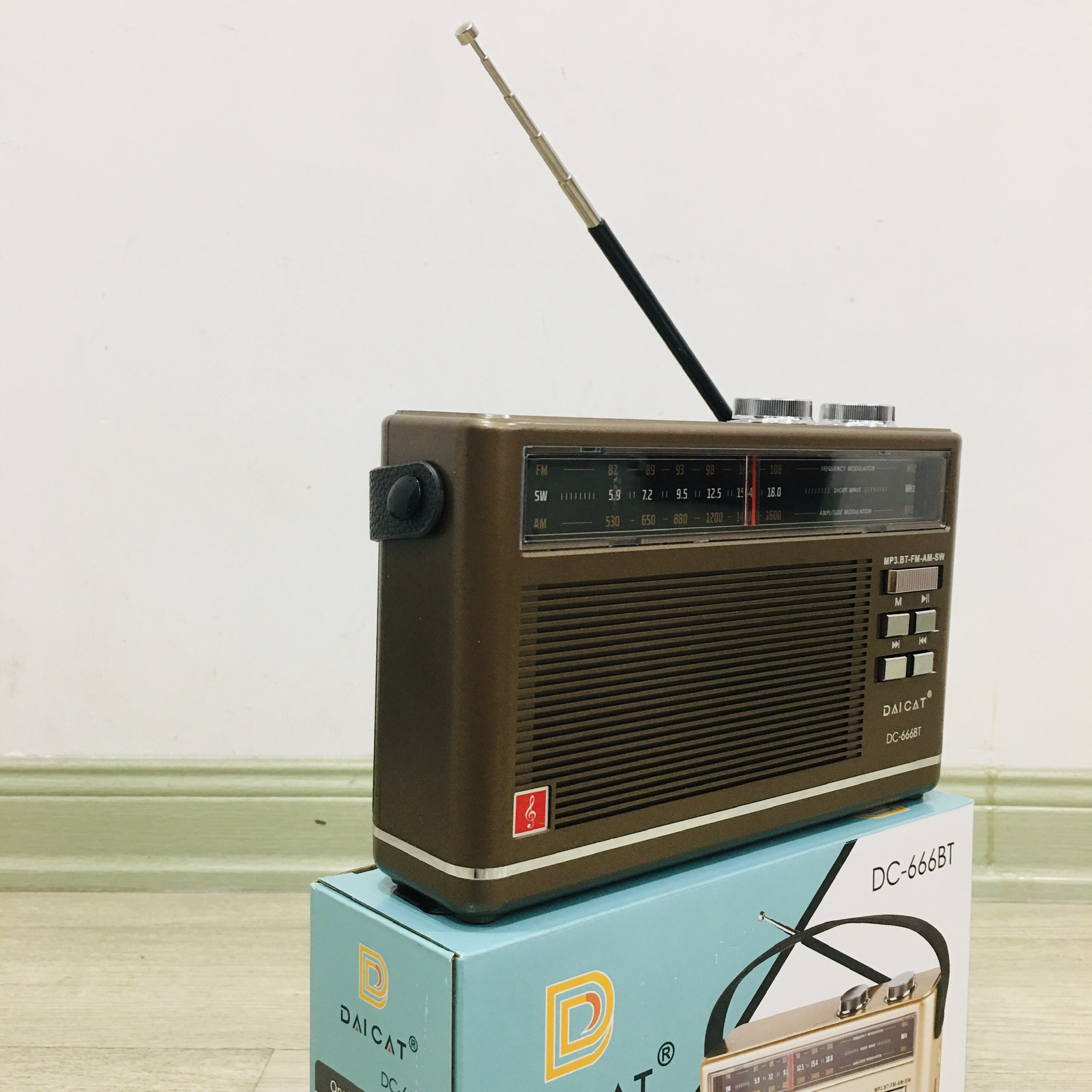 ĐÀI FM Radio DC-666BT- Bluetooth Đa Chức Năng Hỗ trợ thẻ nhớ và Usb mẫu mới Cho người thân yêu-Hàng Chính Hãng