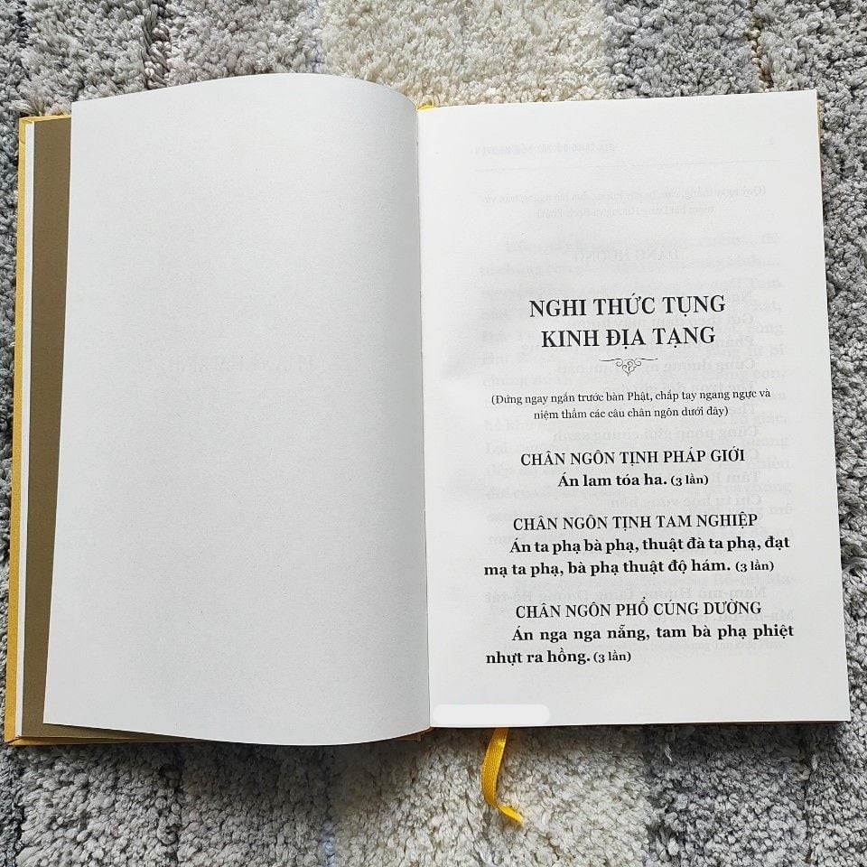 Kinh Diệu Pháp Liên Hoa + Kinh Địa Tạng (bản cao cấp) (bìa vàng, cứng)