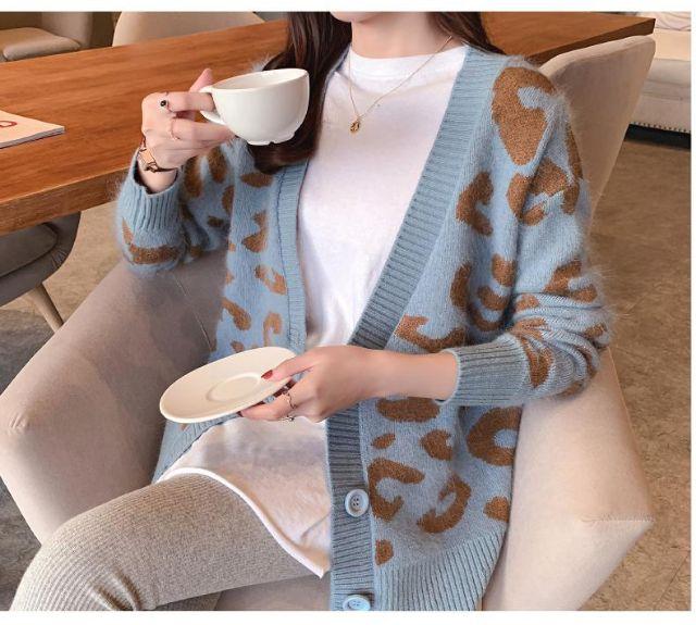 ÁO KHOÁC LEN HỌA TIẾT CHỮ C CÀI NÚT