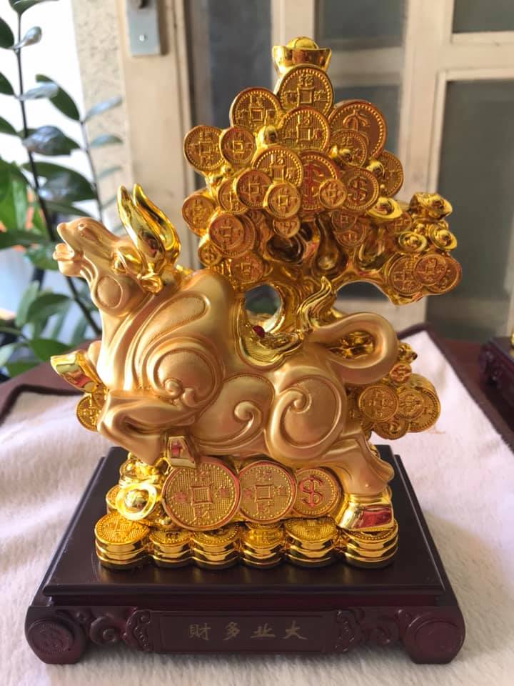 Tượng Trâu Vàng Mới Đứng khối tiền Cây tài lộc Màu Vàng đặt bàn làm việc may mắn ạ Size cao 20cm x ngang 15cm x sâu 10cm