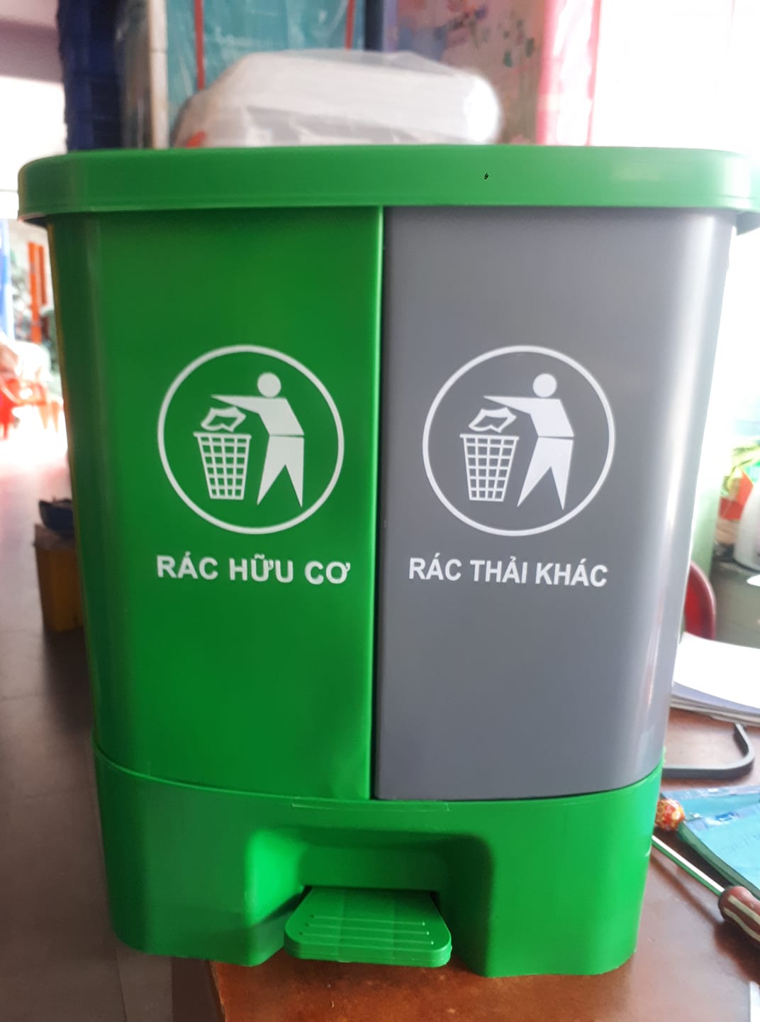 Thùng rác 2 ngăn 20 lít