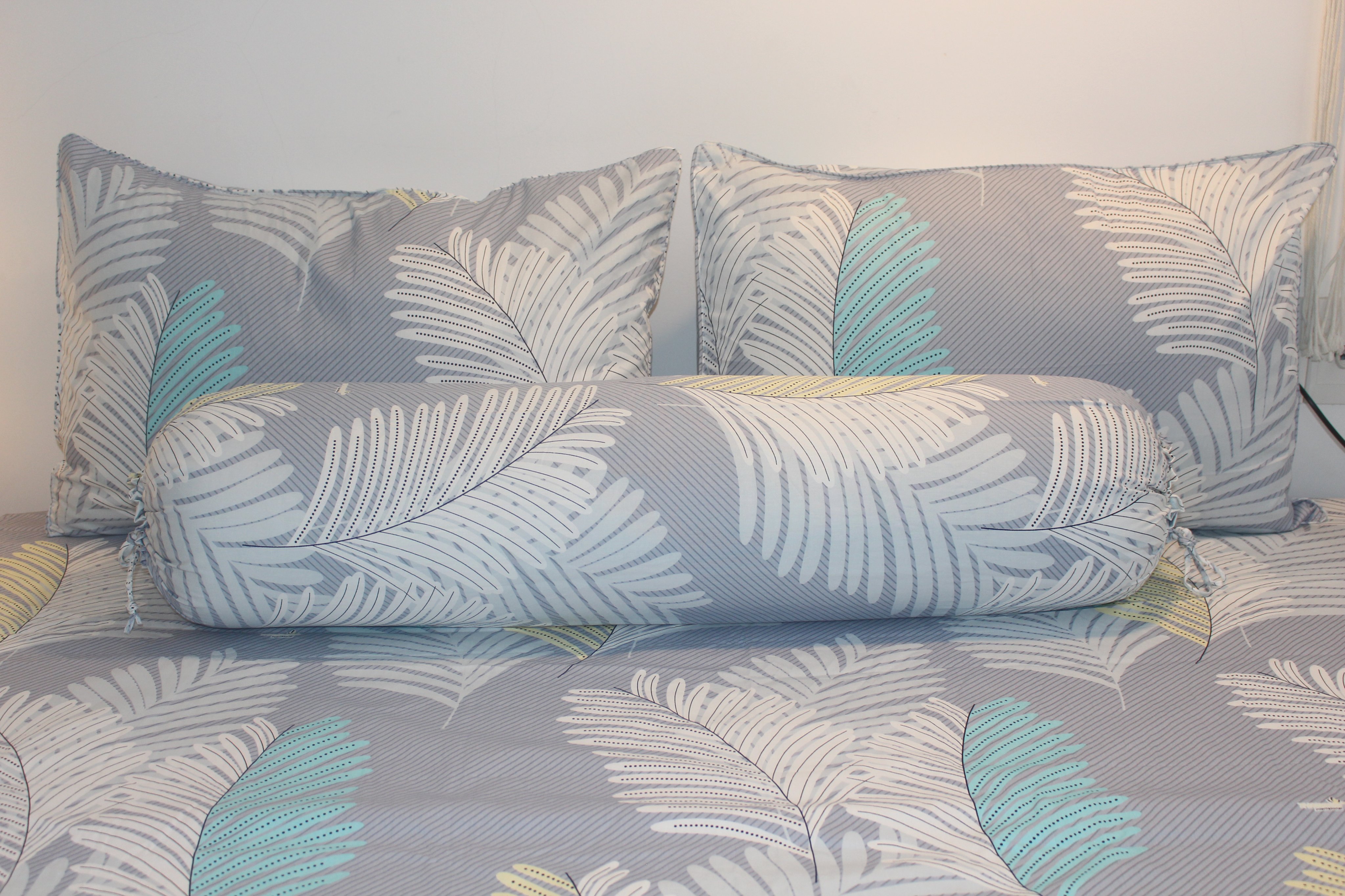 Bộ Drap Gối Cotton -Mẫu Lá Dương Xỉ Nền Xám- vải dày dặn, mát mẻ, siêu thấm mồ hôi