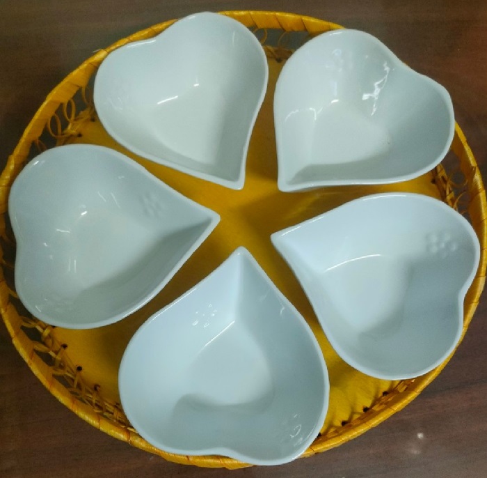 Bộ 5 bát hình trái tim gốm sứ cao cấp