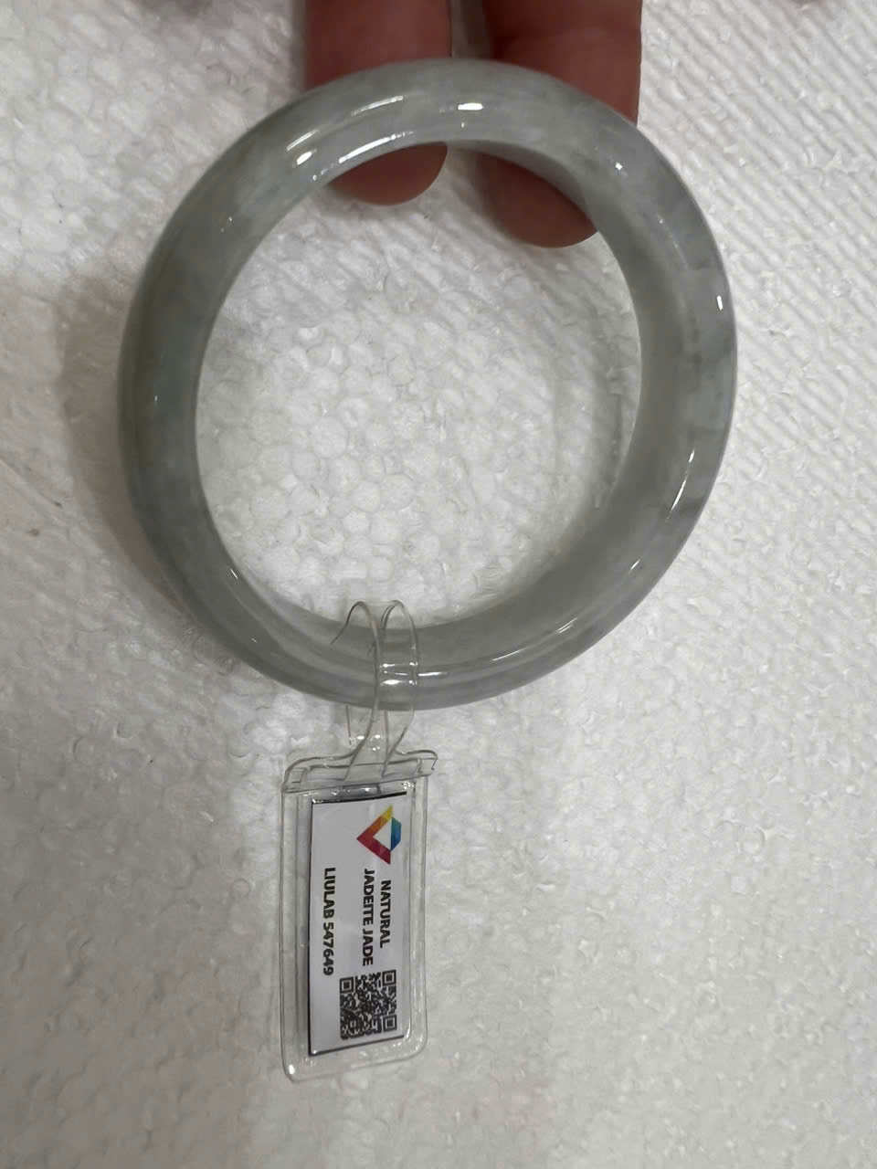 Vòng Cẩm Thạch Tự Nhiên Bản Hẹ Type A Ni 55mm Cao 12mm Dầy 8mm Kiểm Định Liulab 547649 Màu Trắng Bông Bông bóng sang đẹp xinh xắn các Chị mệnh Kim mệnh Thủy 53kg - 58kg đeo tay sang sịn ạ