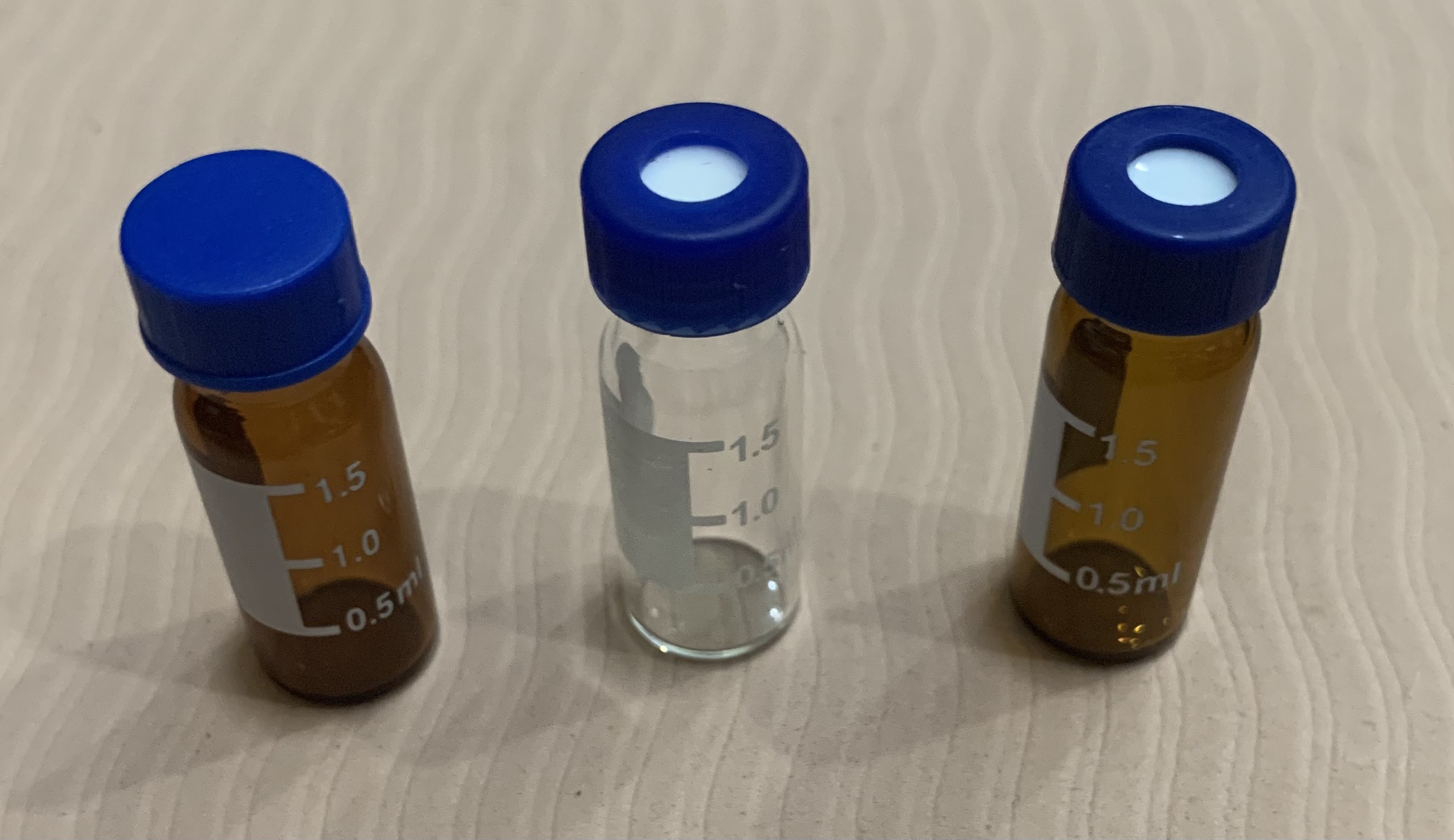 Chai thủy tinh 1,5ml + Nắp vặn xanh 9mm, 100 cái hộp, Alain TQ