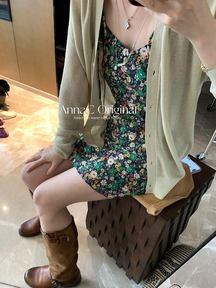 DONGSHOP 2023 Mùa hè Hàn Quốc cổ điển sling váy hoa mảnh đầm thiết kế phụ nữ nhỏ v cổ khí chất một từ váy ngắn