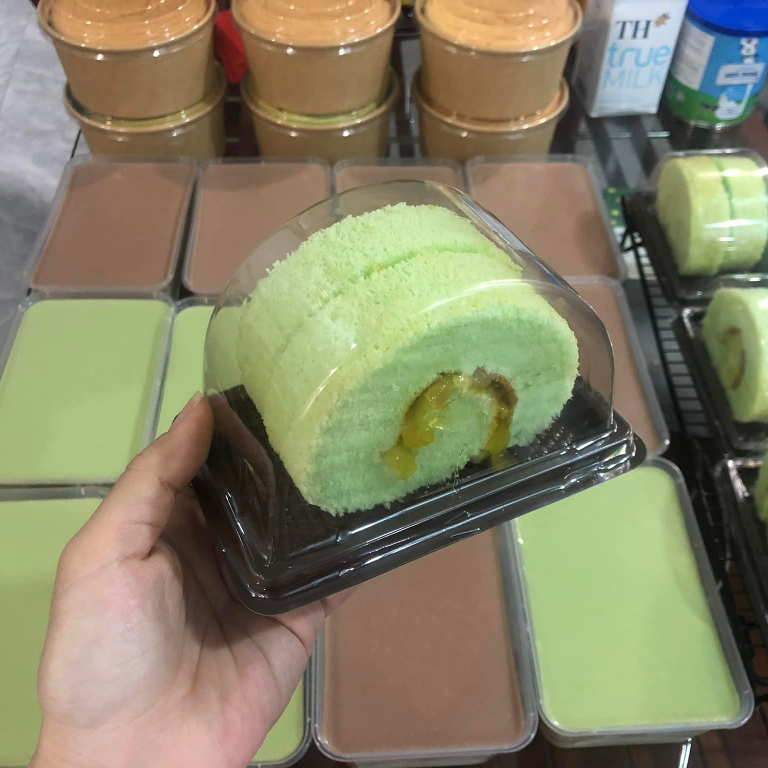 100 Hộp B30 Đựng Bánh Bông Lan Cuộn Lát Lớn