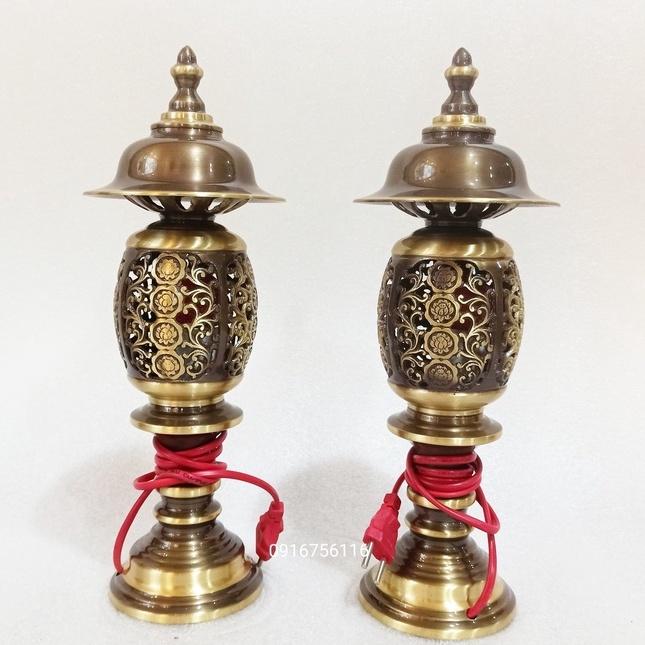 Đôi đèn thờ bằng đồng thau nguyên chất cao 37cm, đôi đèn điện thờ bằng đồng.