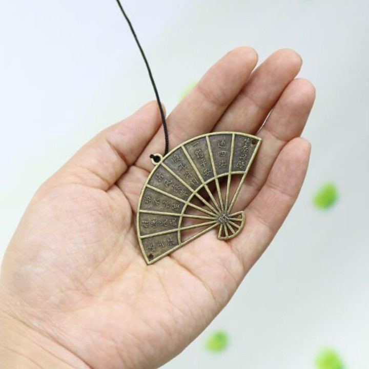 Chuông gió may mắn hình quạt