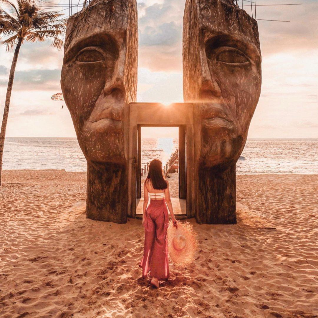 Tour Phú Quốc 3N2Đ - Suối Tranh - VinPearlLand - Cáp Treo Hòn Thơm - Aquatopia Water Park - Sunset Sanato - Dinh Cậu - Dinh Bà- Chùa Sùng Hưng Cổ Tự - Trúc Lâm Thiền Viện Hộ Quốc.