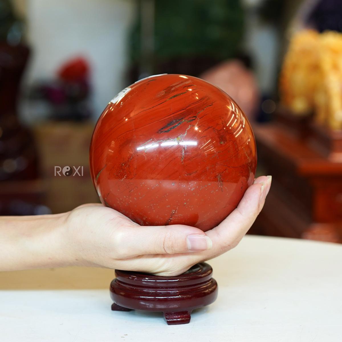 Quả Cầu phong thủy đá Ngọc Bích đỏ 2,44kg - 12cm