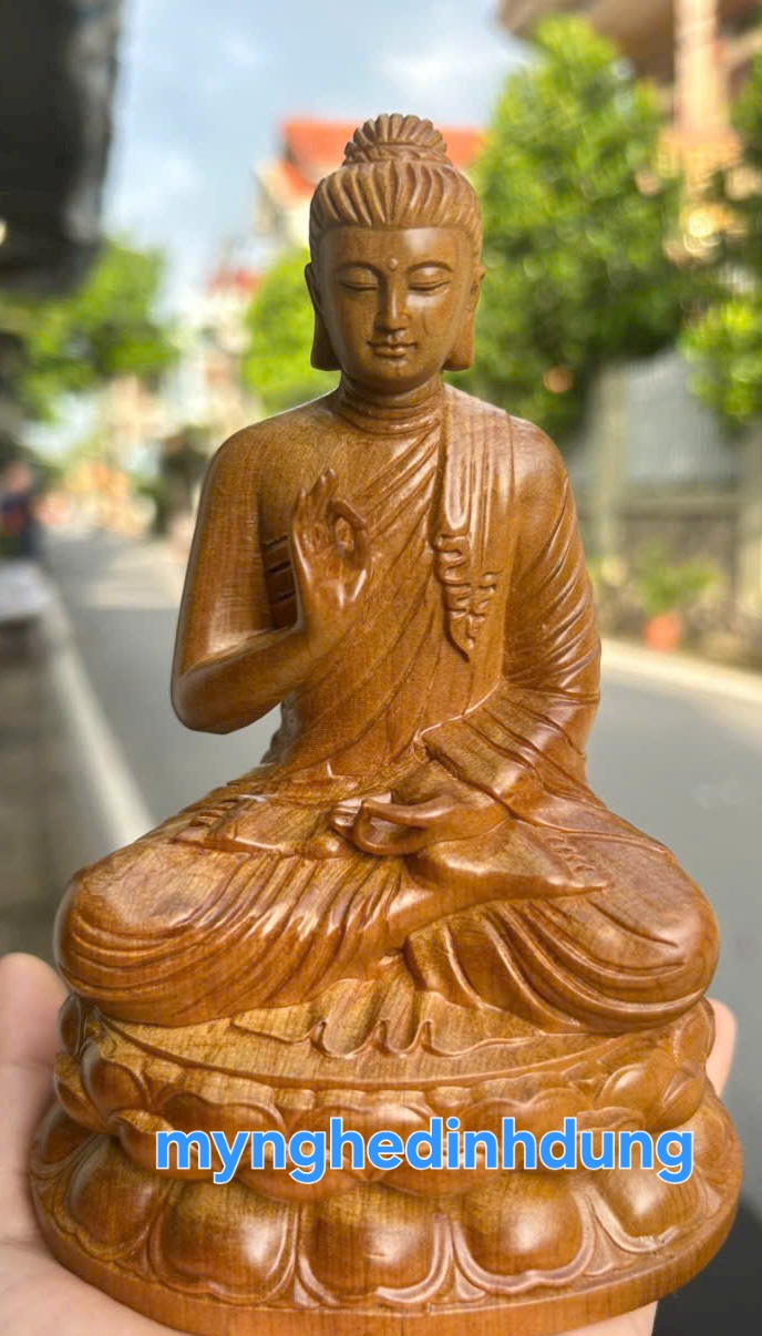 Tượng phật thích ca mẫu ni bằng gỗ bách xanh thơm núc cao 15x10x8cm