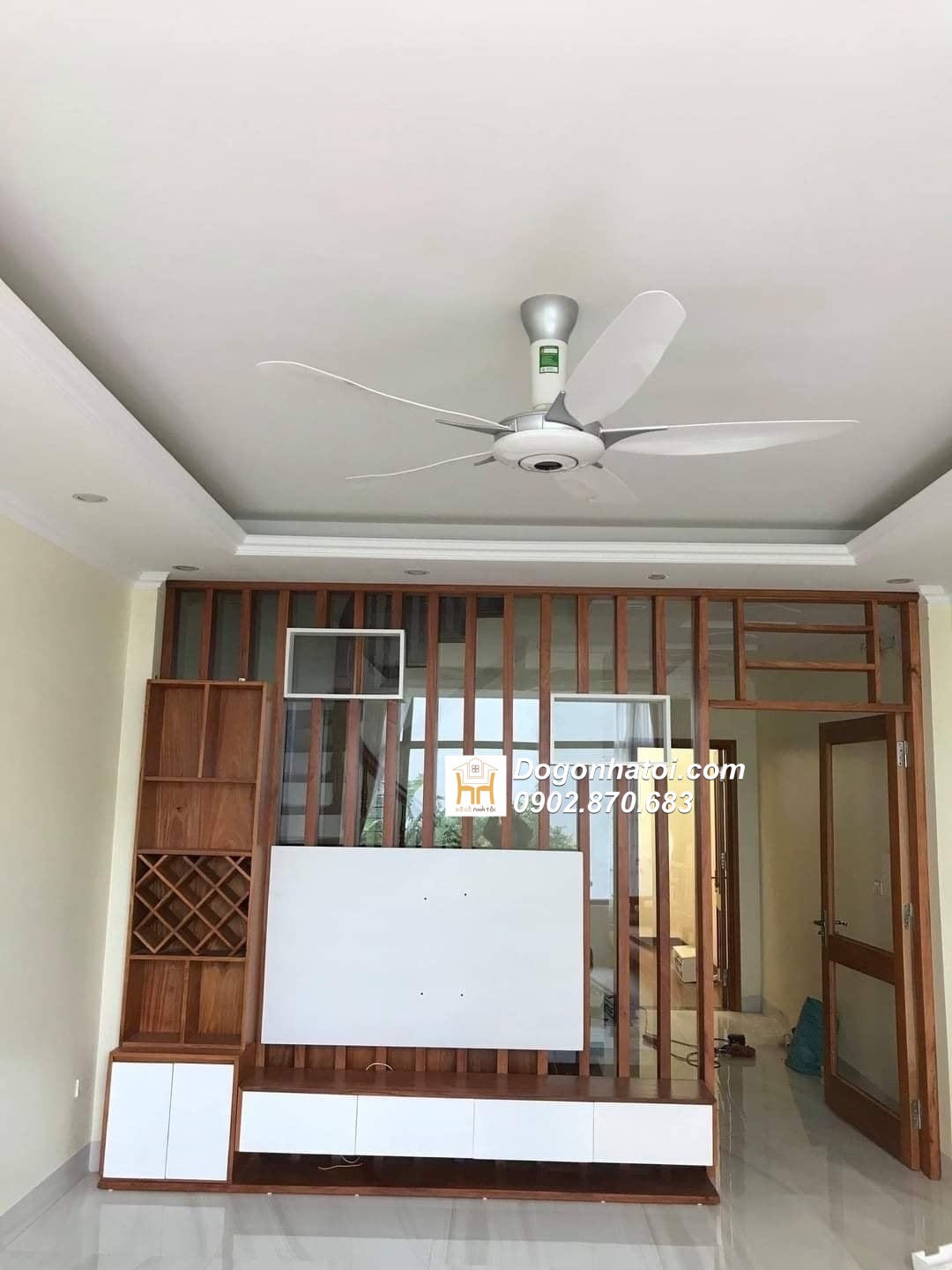 Vách Ngăn Lam Gỗ Phòng Khách Kết Hợp Kệ Tivi Đẹp 2m2 X 2m - TR623