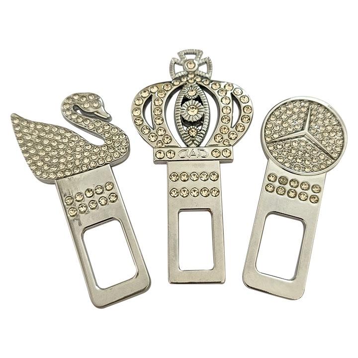 Bộ 02 Chốt Cắm Khe Dây An Toàn Đính Đá Logo Cao Cấp Trong Ô Tô