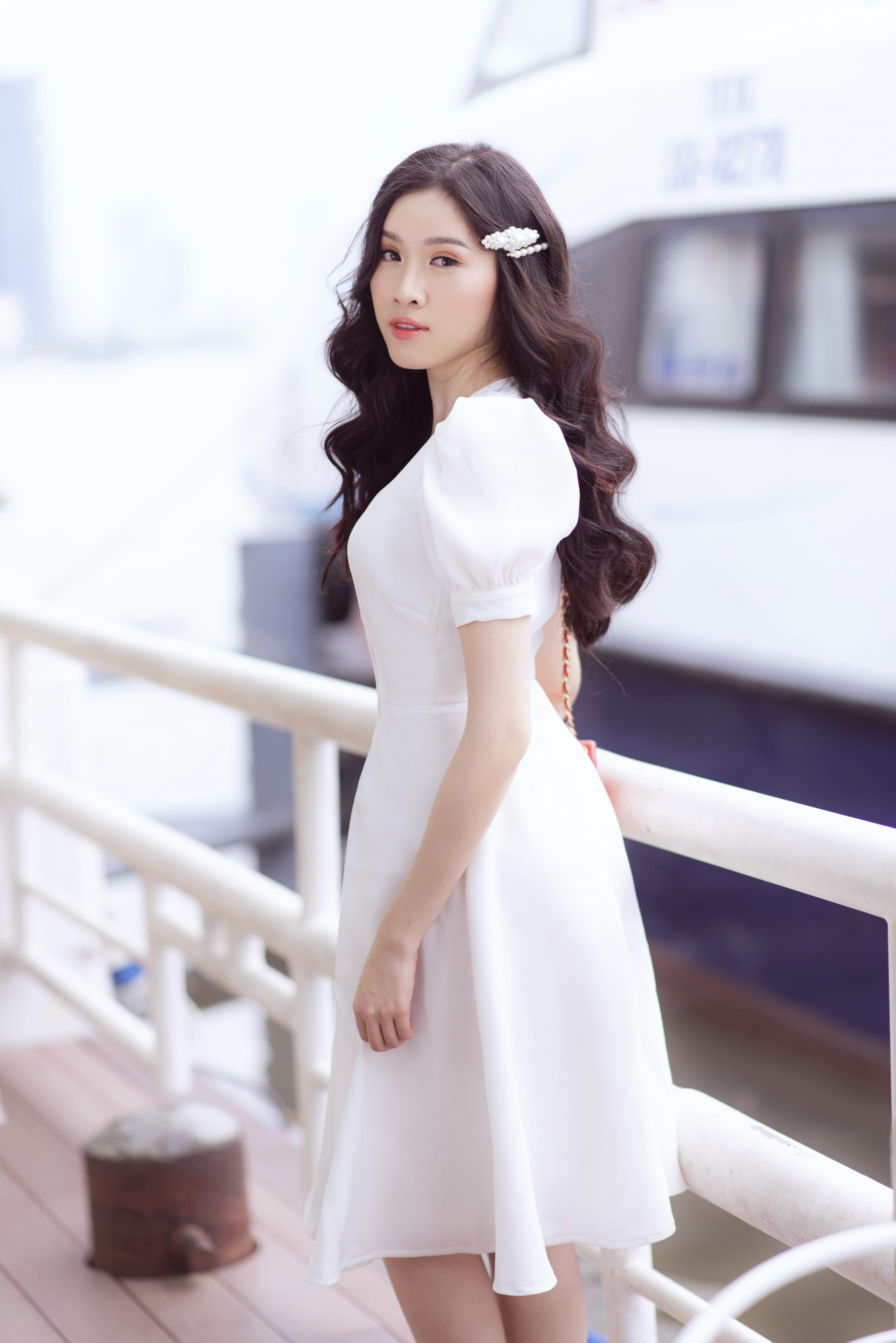 Đầm trắng thanh khiết