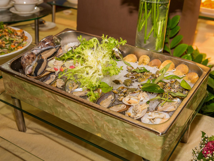 Buffet cuá»i tuần á»c và hải sản tại Khách sạn Sà i Gòn
