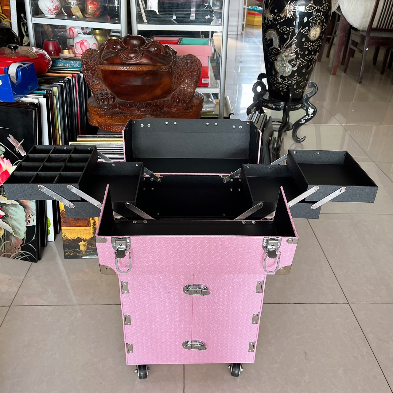 Cốp vali kéo nhiều ngăn đựng dụng cụ trang điểm, make up, phun xăm, nối mi, mỹ phẩm size 36x22x64 cm