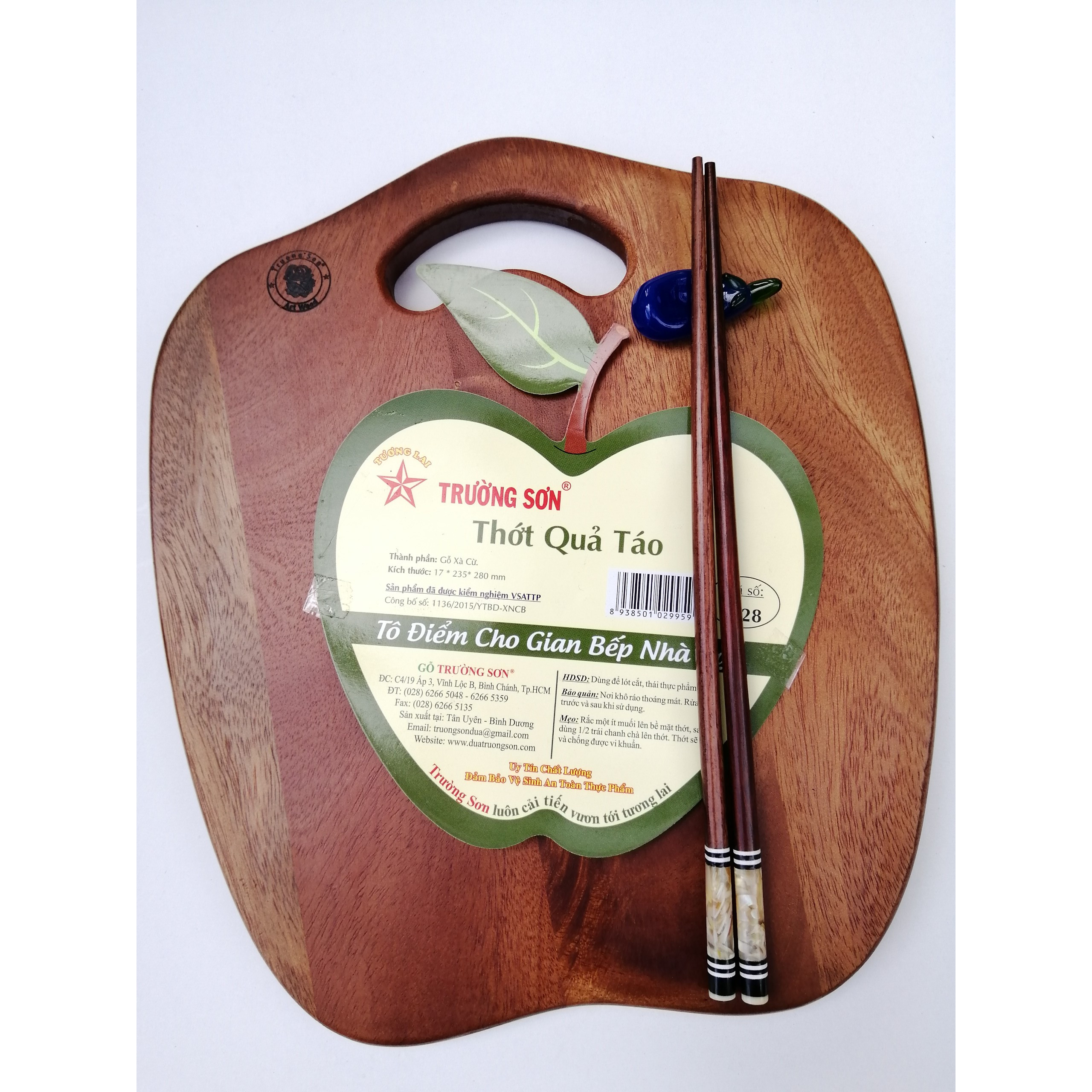 Thớt Gỗ Xà Cừ Kiểu Dáng Quả Táo B28 ( 28 x 23.5 x 1.7 cm ) - Thương Hiệu Trường Sơn