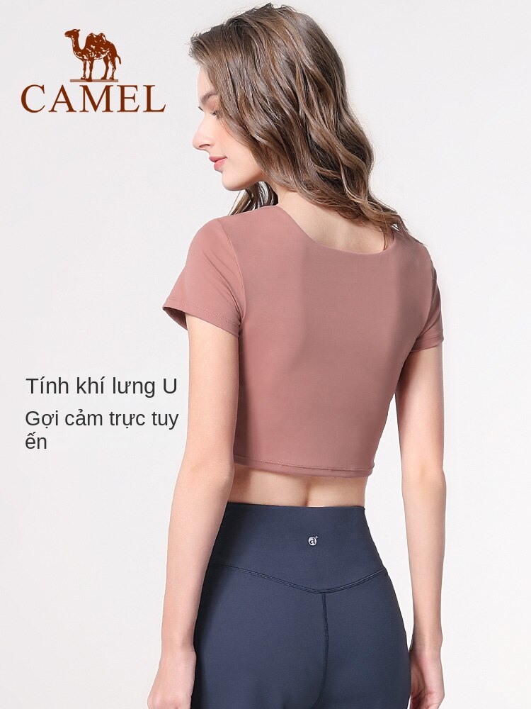 Quần áo yoga CAMEL Phụ nữ tay ngắn với đệm ngực tính khí cổ tích bó sát quần áo tập thể dục gợi cảm áo thun ngắn trên rốn
