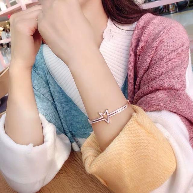 Vòng tay titan nữ ngôi sao đính hột