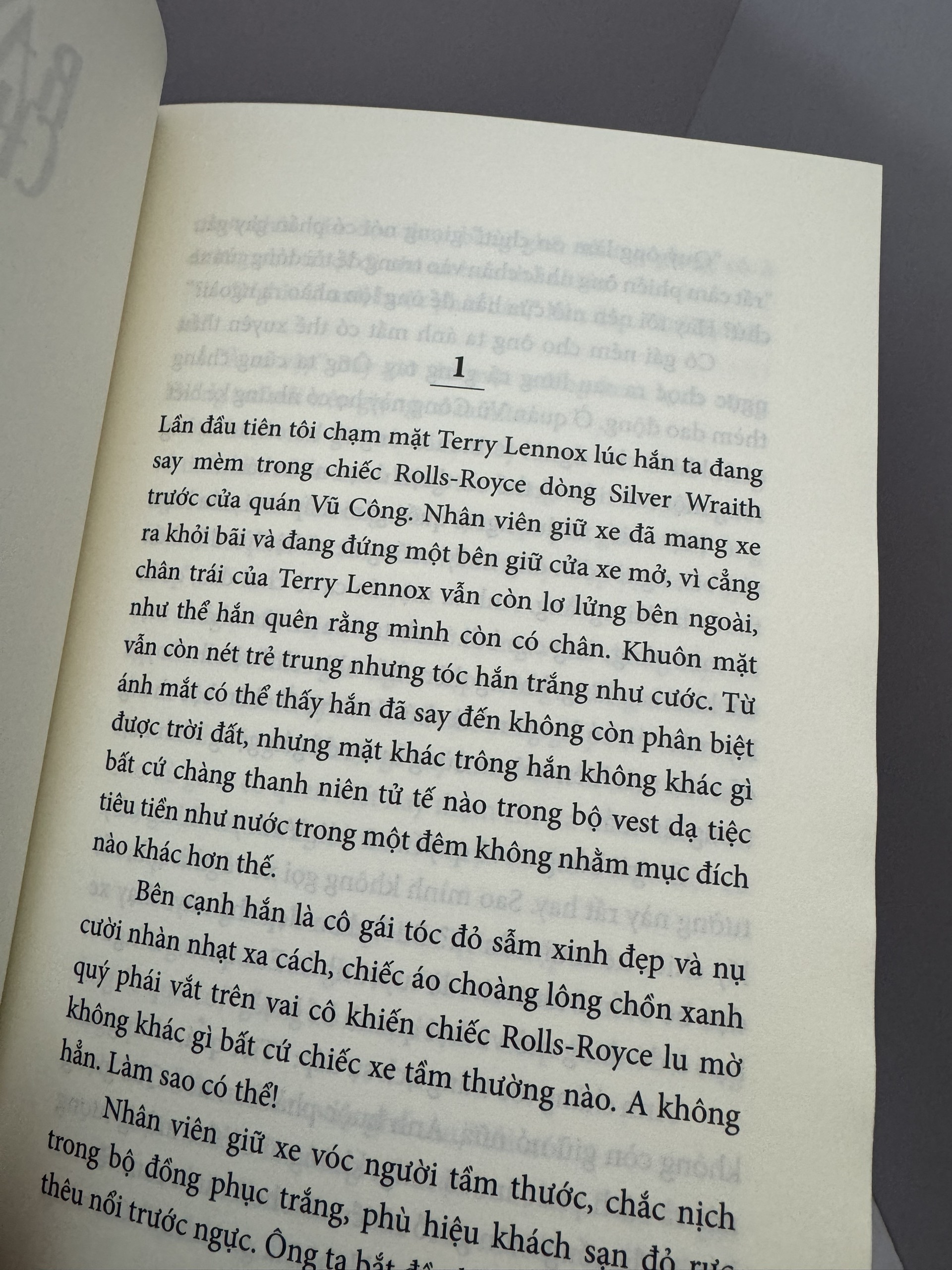 (Kiệt tác trinh thám nổi bật được Haruki Murakami đánh giá rất cao)KẺ KHÔNG THỂ GIÃ TỪ - Raymond Chandler – Phan Linh Lan dịch – Nhã Nam – NXB Văn Học