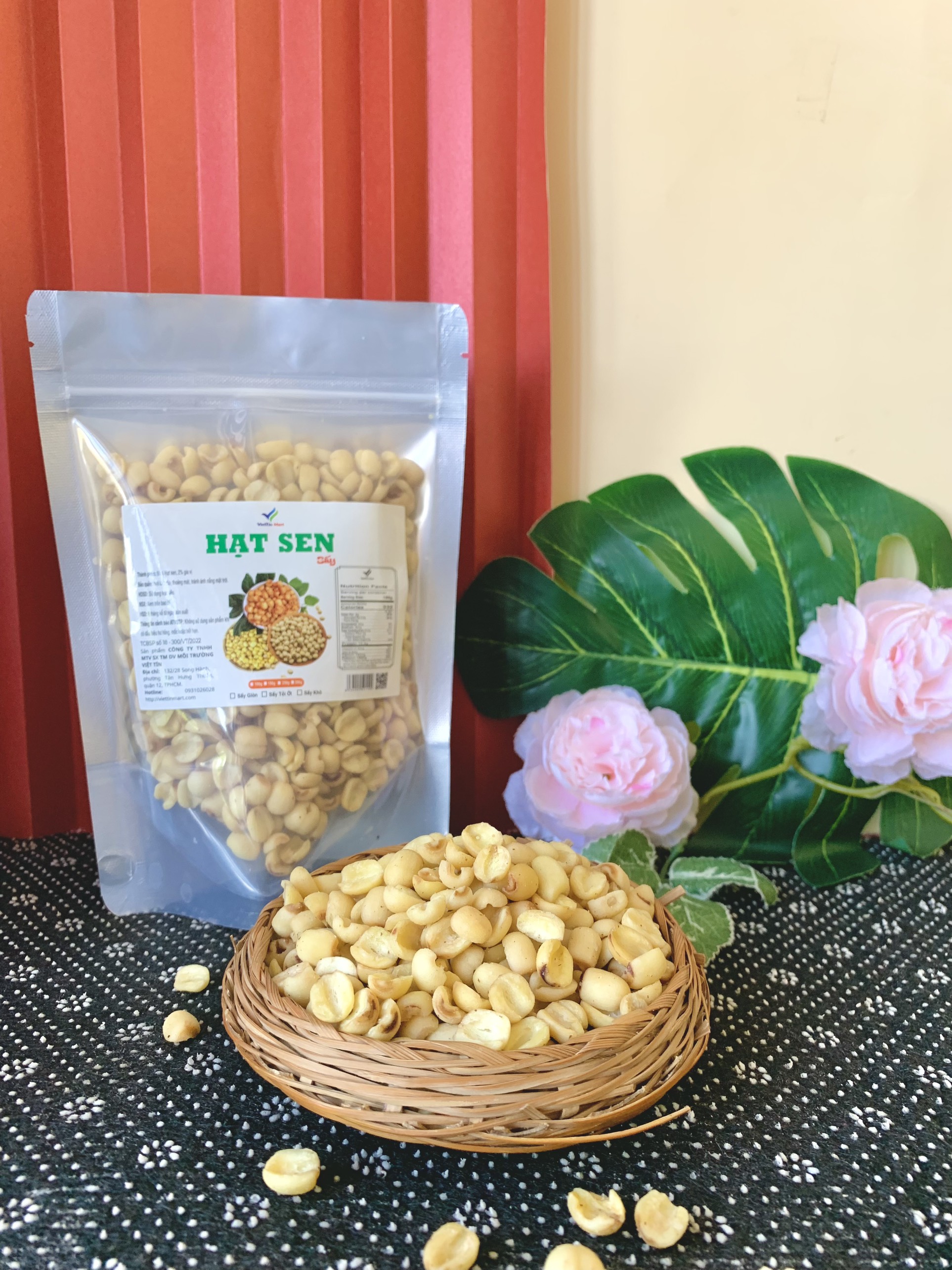 Hạt Sen Sấy Giòn Vỡ Đôi VietTin Mart 250g