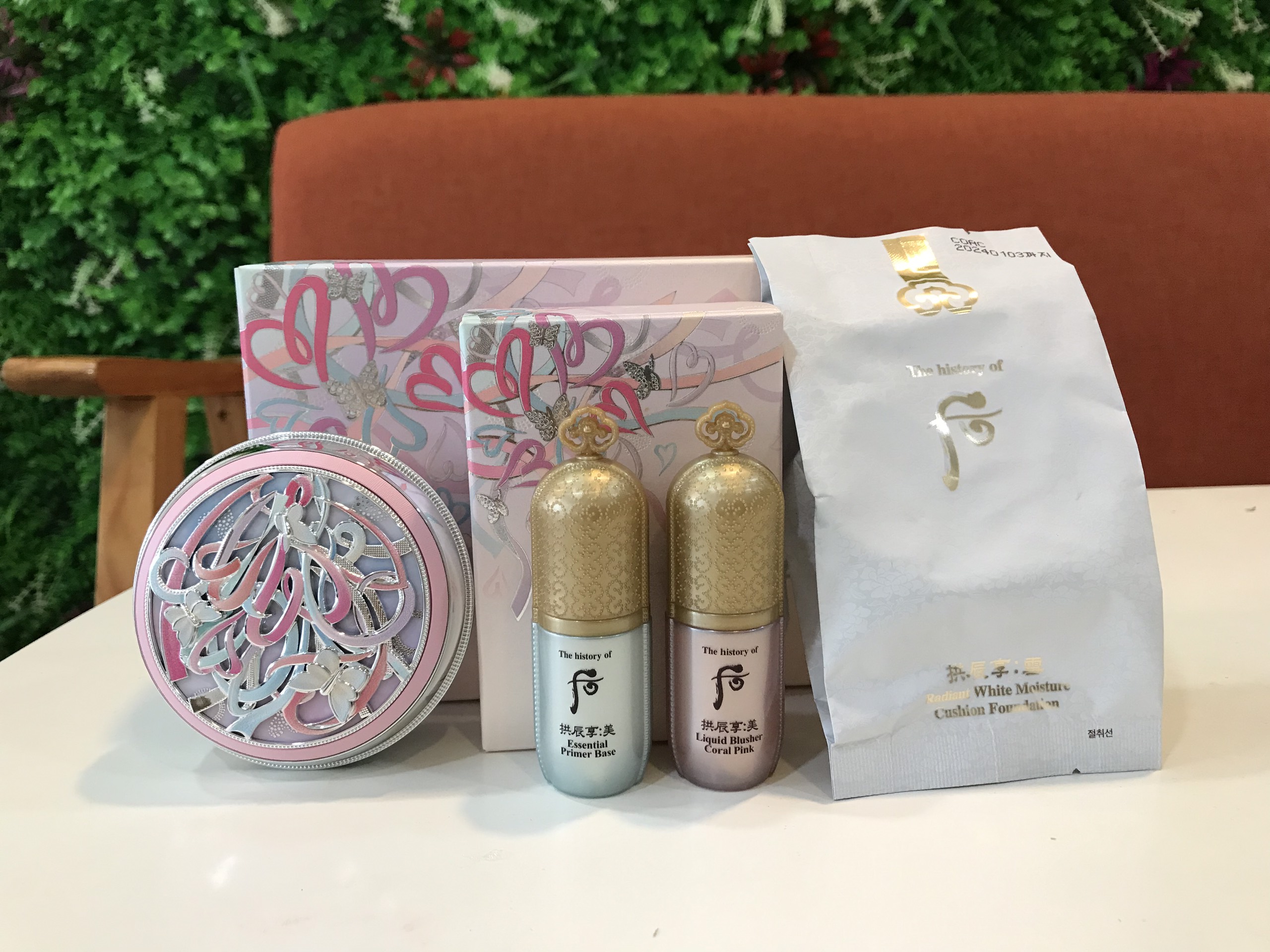 Bộ Phấn nước dưỡng trắng Whoo GJH Seol Radiant Moisture Cushion Foundation set