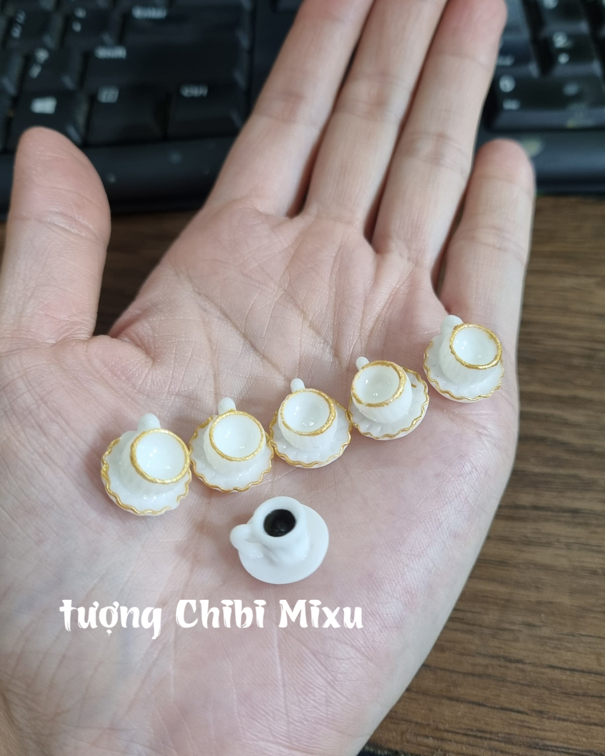 Combo đồ thờ Bộ 5 ly nước + 1 ly cafe trang trí bàn thờ Thần Tài Thổ Địa mini, bộ 5 chung cúng, ly cà phê cho Ông Địa