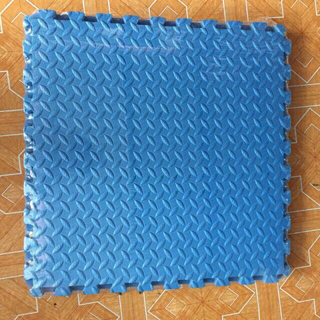 Combo 4 tấm thảm ghép xốp trải sàn nhà loại to 60x60cm trang trí không gian nội thất gia đình, 1 sét ghép được 1,48m vuông, bề mặt vân lá khế chống trơn trượt