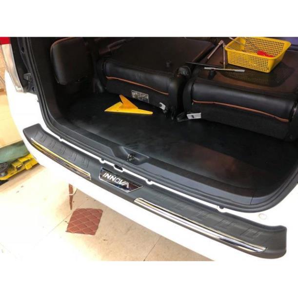 Chống Trầy Cốp Xe Dành Cho Innova 2018 2019 2020 Mẫu nhựa đen cao cấp