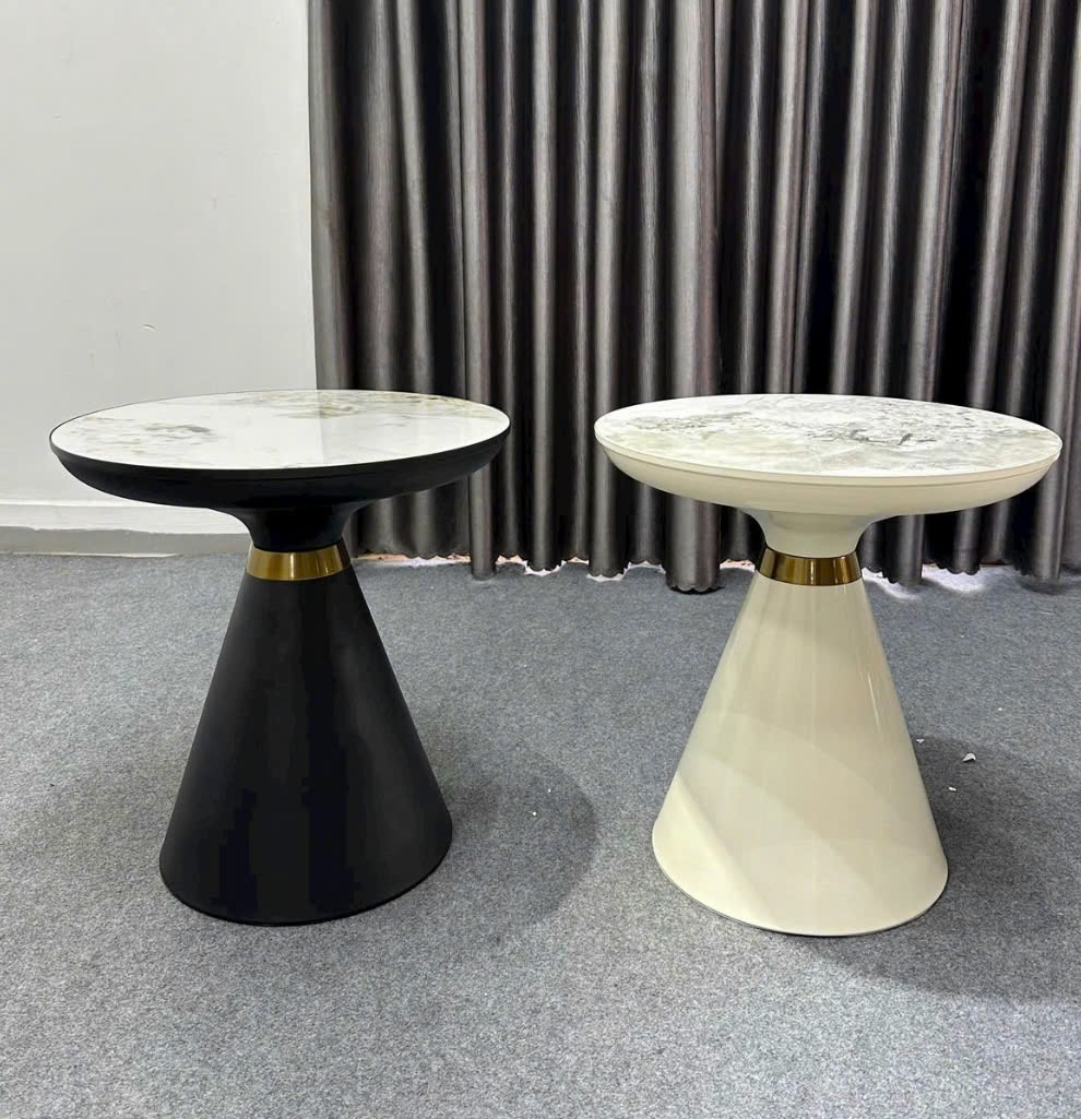 Bàn trà thấp mặt đá phiến TS0969-05E Nội thất Capta Bàn trang trí nhỏ gọn phòng khách mặt đá phiến trắng vân bóng chân sắt sơn hình nón viền inox màu vàng tại HCM