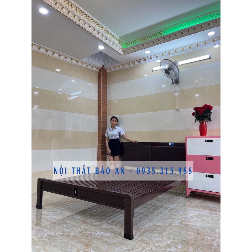 Giường sắt khung hộp kiểu mới bọc simili - Kích thước 1m6x2m