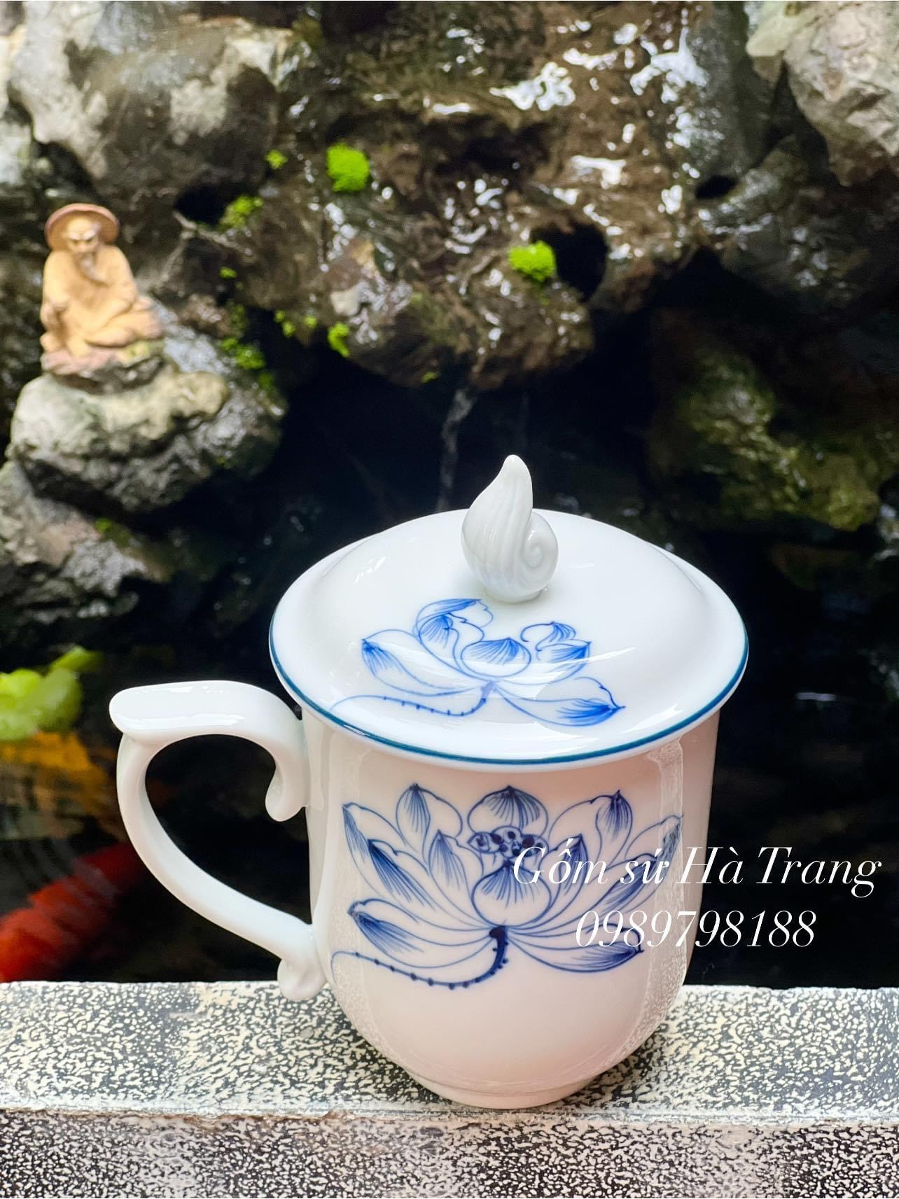 Cốc sứ Bát Tràng dung tích 350ml vẽ tay hoạ tiết sen cát tường