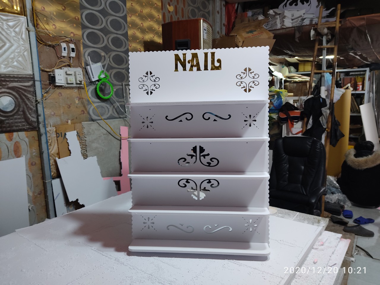 Kệ Sơn chữ Nail vàng