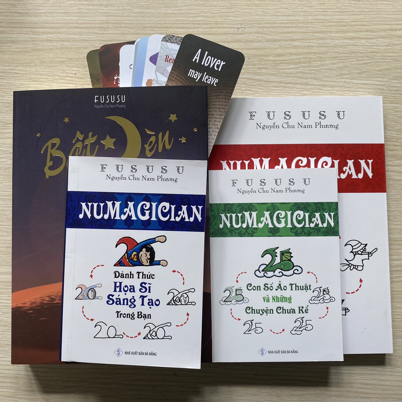 Combo Sách Và Truyện Luyện Trí Nhớ Phát Triển Siêu Trí Tuệ Numagician 1+2+3 Và Bật Đèn Kèm Quà Tặng Độc Đáo Từ Fususu (Mới)